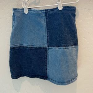 Tinseltown jean skirt. Size S. 15 inches in Length